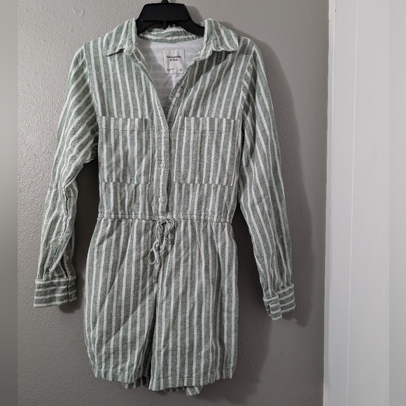 Abercrombie and Fitch linen blend romper - Picture 3 of 6